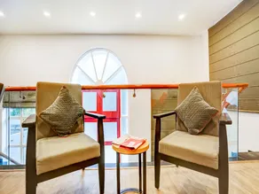 OYO Townhouse 380 Sector 19 Indiranagar Near Fun Republic Mall - Image 2