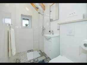 Förtjusande fritidshus med pool - Image 2