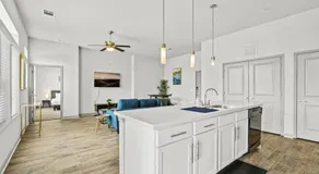 LUX 2B2B with Pool & Parking near the Heart of Austin - Image 3