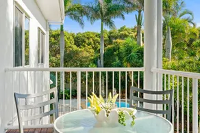 Peace within the palms, Castaways Beach - Image 5
