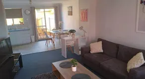 Cosy 2 bedroom Unit in a secure gated complex - Image 2