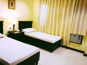 People's Hotel - Image 5
