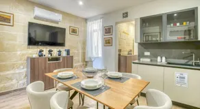 Sliema Seafront Townhouse Central , Valletta Sea view - Image 2