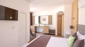 Family Hotel Flora - Image 2