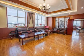 Cathay Grand Hotel - Image 5