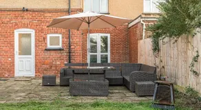 Ground floor apartment close to the train station and town centre - By ShireStays - Image 2