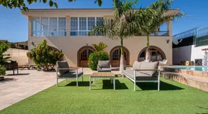 Private Villa with three separate apartments - Image 2