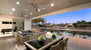 ELITE HOLIDAY HOMES - WATERFRONT SPLENDOR - Image 3