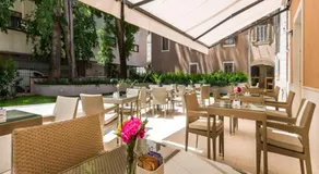 V Luxury Apartment - Image 4