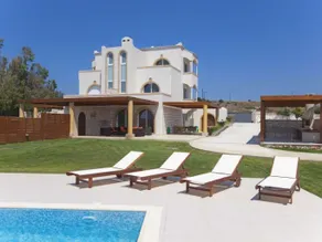 Kiotari Luxury Villa - Image 2