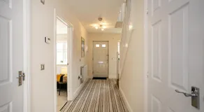 Boyton House Sleeps 14 Long Stays Parking Wi-Fi - Image 5