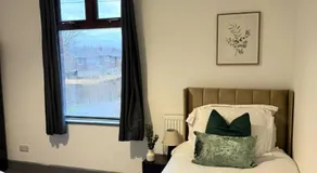 3BR Accommodation in St Helens - Sleeps 6 - Image 2