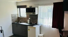 Academy Lodge Motel - Image 3