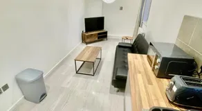 beautiful 3 bedroom apartment in cambridge sleeps 7 - Image 4