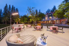 Belmont Village Hotel - Image 2