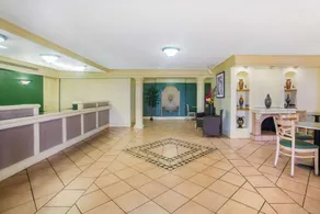 Super 8 by Wyndham Eagle Pass - Image 3