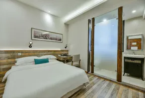 Cliffs Hotel - Image 2