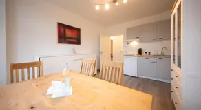 JayBnB - Apartment direkt am Hafen mit Terrasse und UHD TV - Image 3