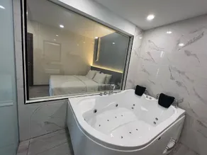 YANGTZE HOTEL 长江酒店 - Image 2