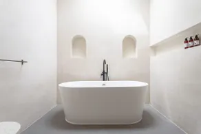 Luxurious Two-bedroom Villa - Image 5