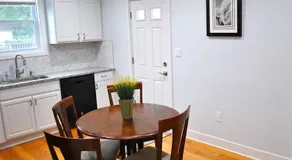 Stylish 4-Bedroom Full House. Plenty of Parking! - Image 5