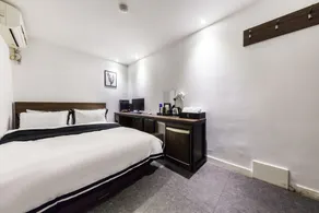 T hotel - Image 2