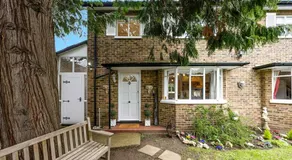 Designer Cottage with Parking - Esher Surrey - Pass the Keys - Image 4