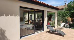 La Maison des Romarins Chambres d'hôtes Cosy Climatisées Piscine Cuisine - Image 2