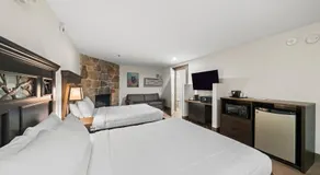 Black Bear Inn & Suites - Image 2