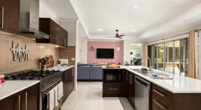 Hinterland Retreat 5 bedrooms, pool & hot tub - Image 4