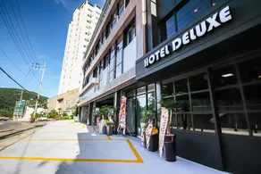Hotel Deluxe - Image 3