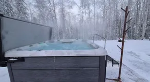 Borealis Bungalow and Hot Tub - Image 3