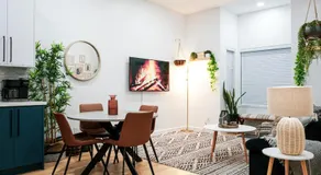 Modern 3BR Oasis Free Parking - Image 4