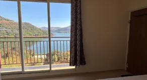 Lake view dining and Lodging - Image 2