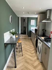 Rose Cottage - 5 Person city centre with parking - Image 3
