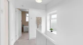 Spacious 4 Bed Semi-Detached Hse  - Image 5