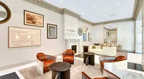 Charming Elegance Crystal City Apartment - Image 3