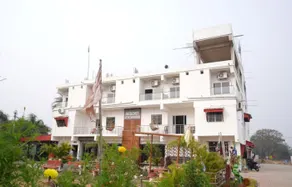 Resort Atmosphere - Image 4