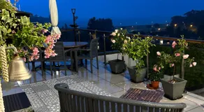 Luxury 3 bedded room with sea views and parking - Image 2