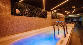 Plaza V Hotel - Image 5