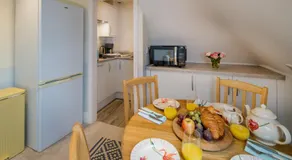 3 BR Central Cowes, Sleeps 8, Sea Views, free parking, ferry voucher LONG TERM DEALS AVAILABLE - Image 5