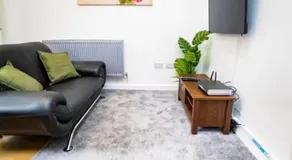 Family-Friendly Two-Bedroom Apartment near Manchester City Stadium - Image 3