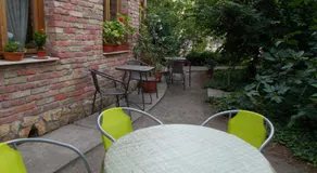 Hungaria Guesthouse - Image 4