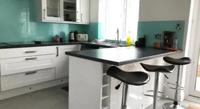 Parking up 2cars 4 Bedrooms House in St Albans City - Image 3