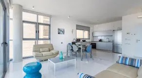 Beautiful Sunny 3 bedrooms in font of the beach - Image 2