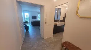 Bel appartement contemporain proche des commodités - Image 4
