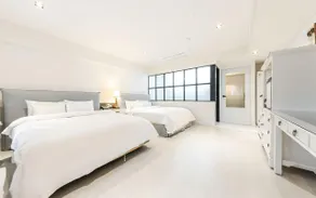 Jinju Hotel Owl - Image 2