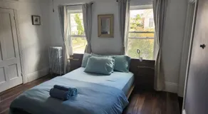 Street side studio apartment - Image 2