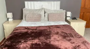 Cozy Room at Willow House - Image 2