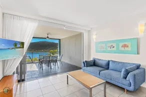 Whitsundays, spa bath, beach, marina, infinity pool, restaurant - Image 2